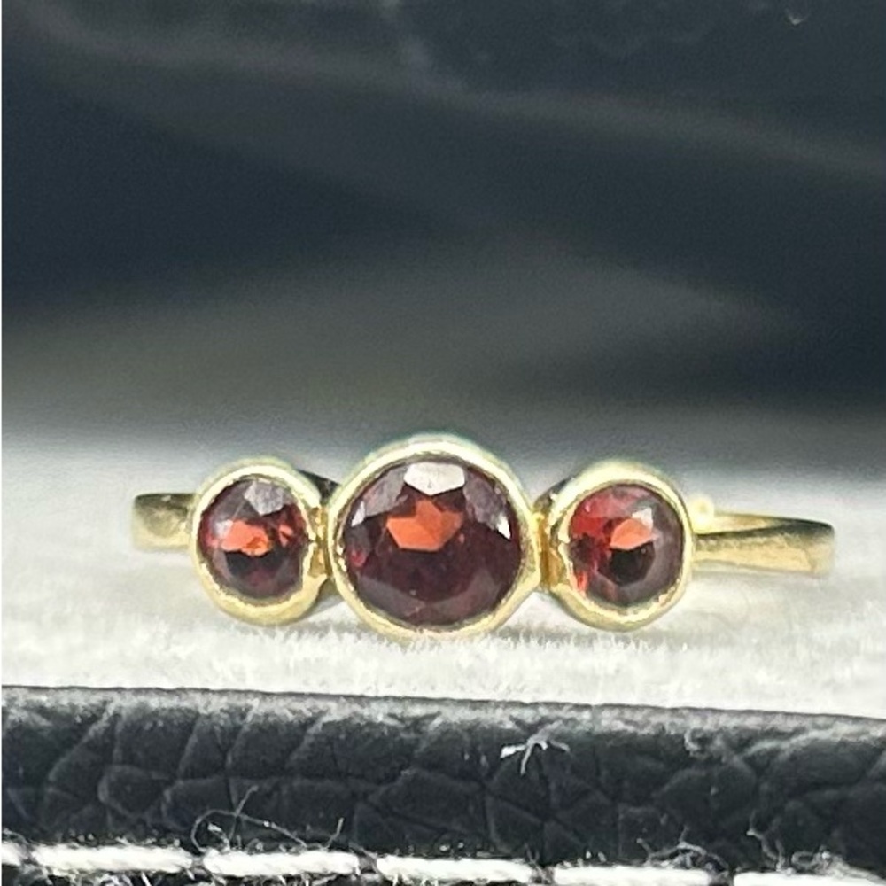 Vintage 9k Garnet Ring - Picture 8 of 8